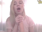 huntertiana Kamilla dildo bj