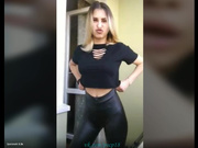 beautifull teen show her tits